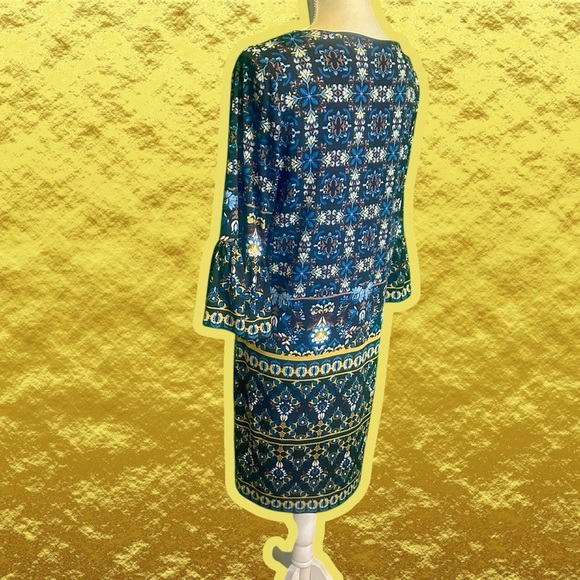 Maggy London Blue Kaleidoscope Paisley Print Bell Sleeve Shift Dress Size 8 - Picture 7 of 14